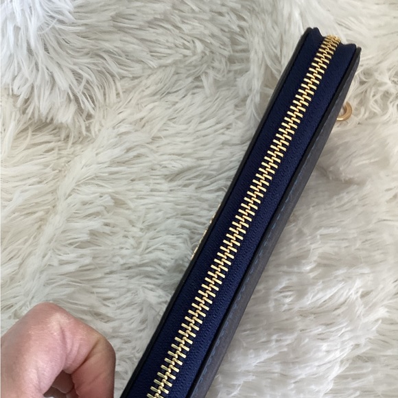 Coach blue jacquard accordian wallet - Picture 4 of 8